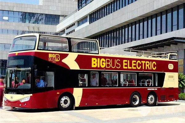 Chapas de aço inox 409 L em carrocerias de ônibus e caminhões