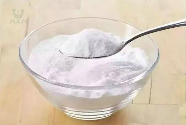 Bicarbonate de soude et eau