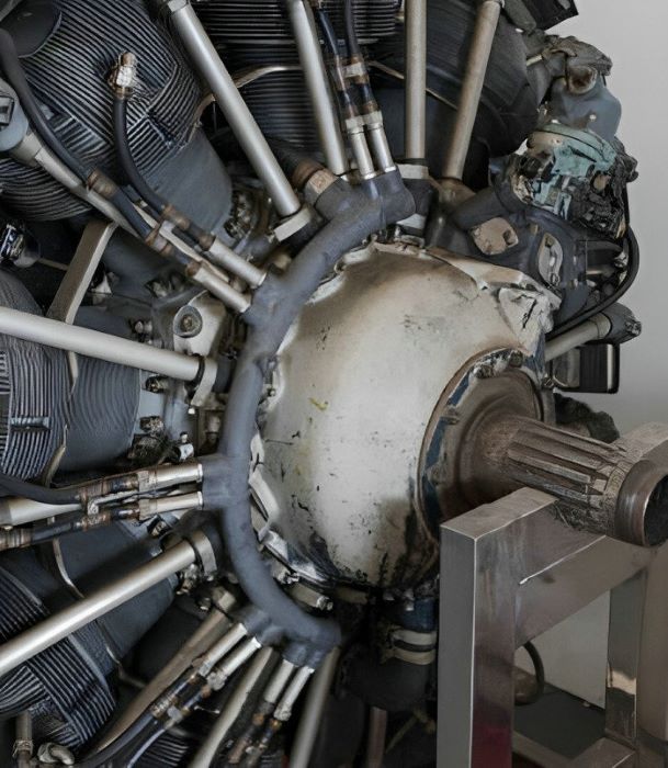 Verteiler und Abgaskamine für Flugzeugkolbenmotoren