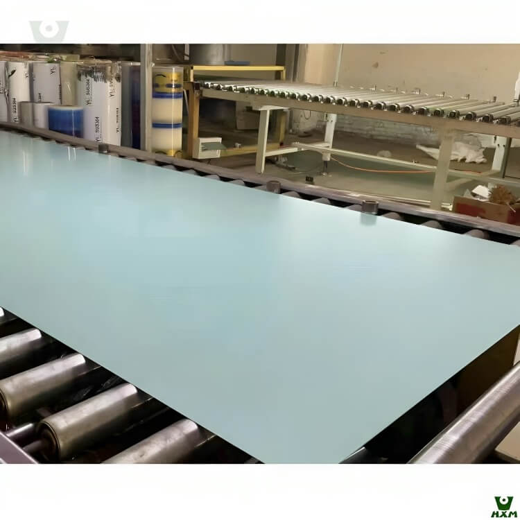 خط إنتاج صفائح الفولاذ المقاوم للصدأ باللون الأخضر
