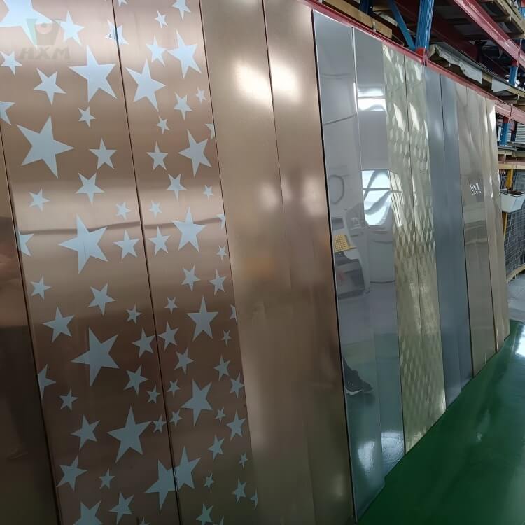 entrepôt de tôles colorées en acier inoxydable